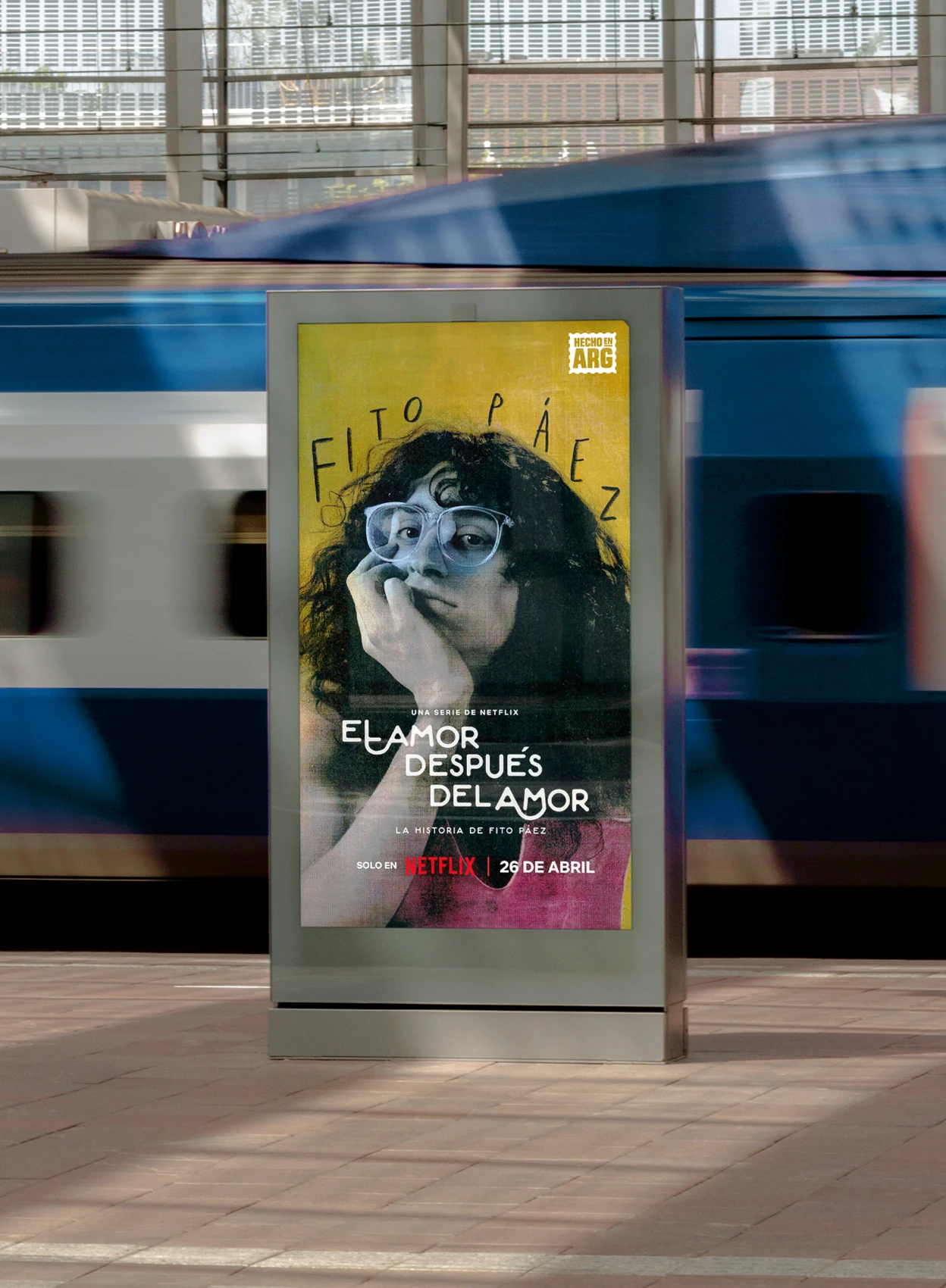 Netflix Hecho en Argentina street advertising featuring an El amor después del amor poster beside public transport